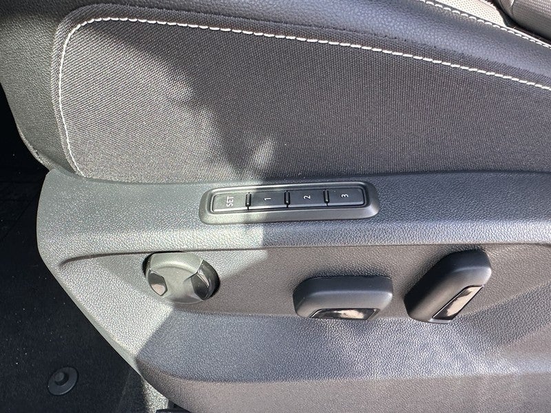 2025 Volkswagen Atlas Cross Sport 2.0T SEL R-Line Black 4MOTION