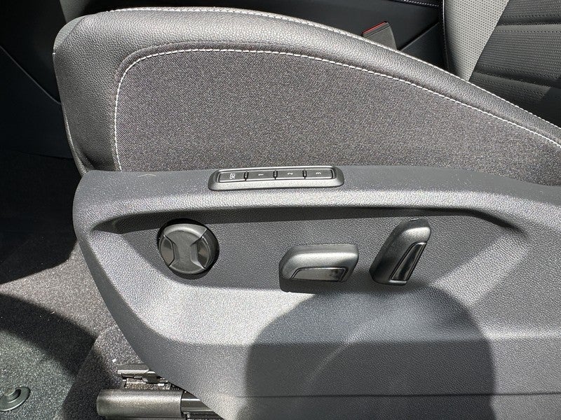 2025 Volkswagen Atlas Cross Sport 2.0T SEL R-Line Black 4MOTION