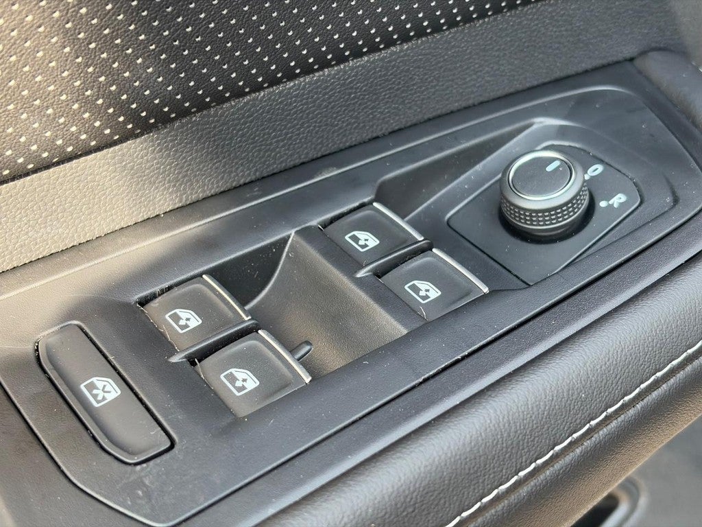 2026 Volkswagen Atlas Cross Sport 2.0T SE w/Technology 4MOTION