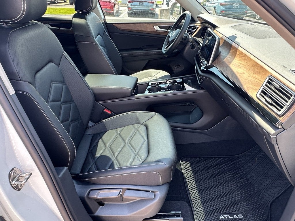 2026 Volkswagen Atlas 2.0T SE w/Technology FWD
