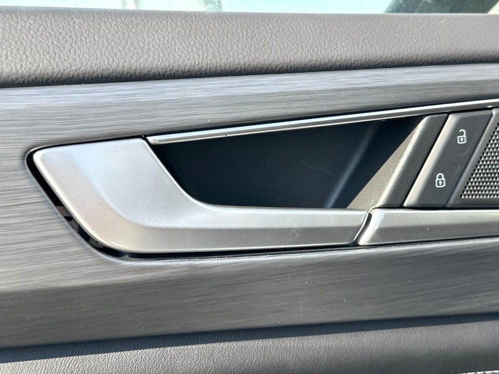 2026 Volkswagen Atlas Cross Sport 2.0T SE w/Technology 4MOTION