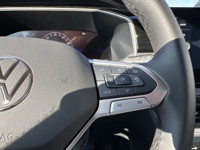 2026 Volkswagen Taos SE Black 4MOTION