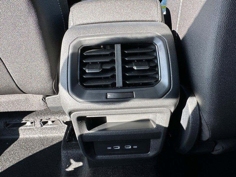 2026 Volkswagen Taos SE Black 4MOTION