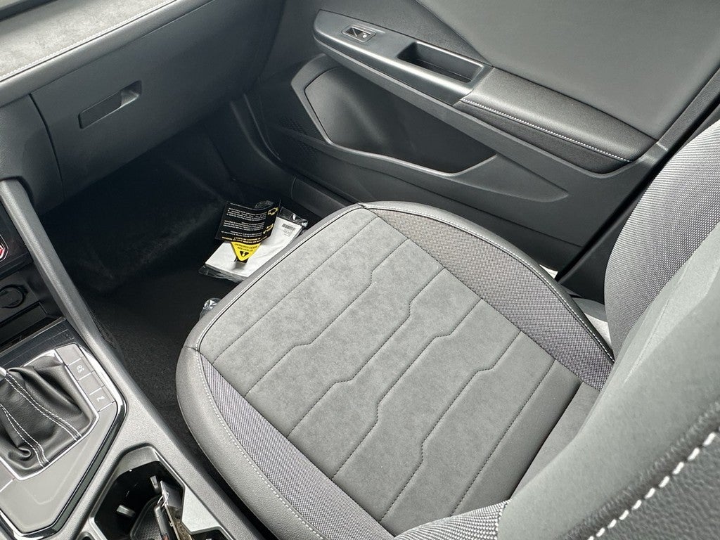 2026 Volkswagen Taos SE Black FWD