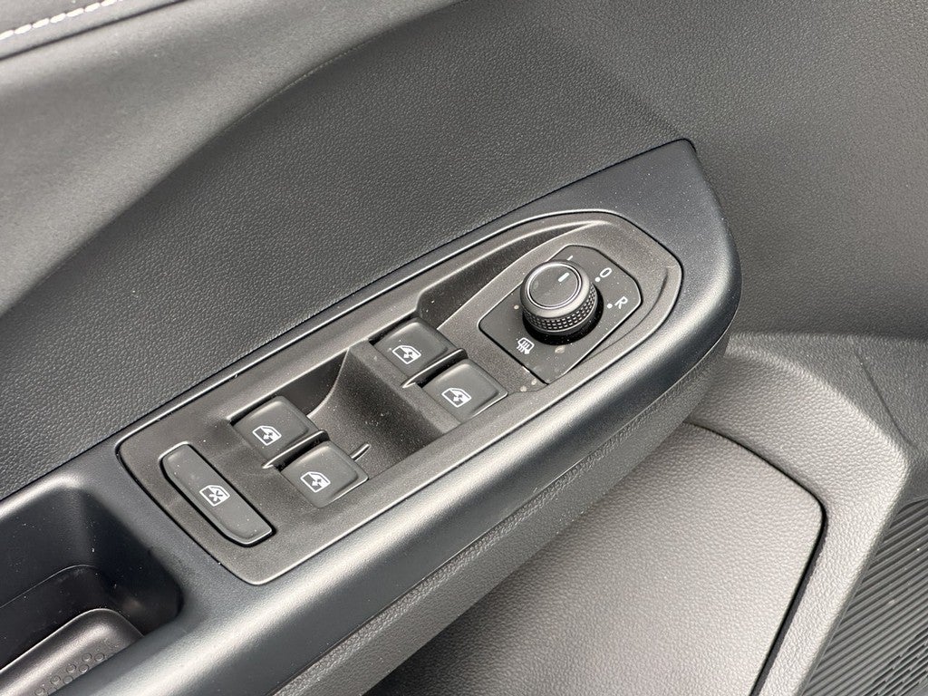2026 Volkswagen Taos SE Black FWD
