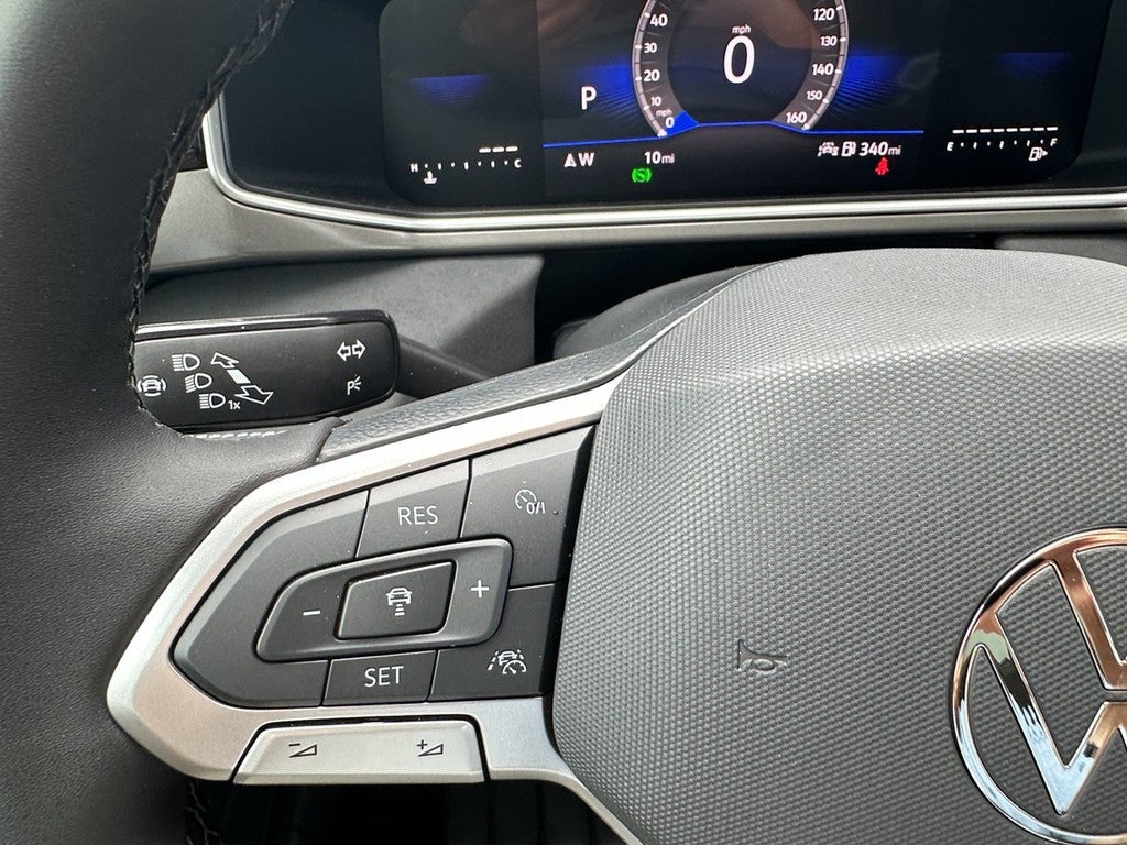 2026 Volkswagen Taos SE Black FWD