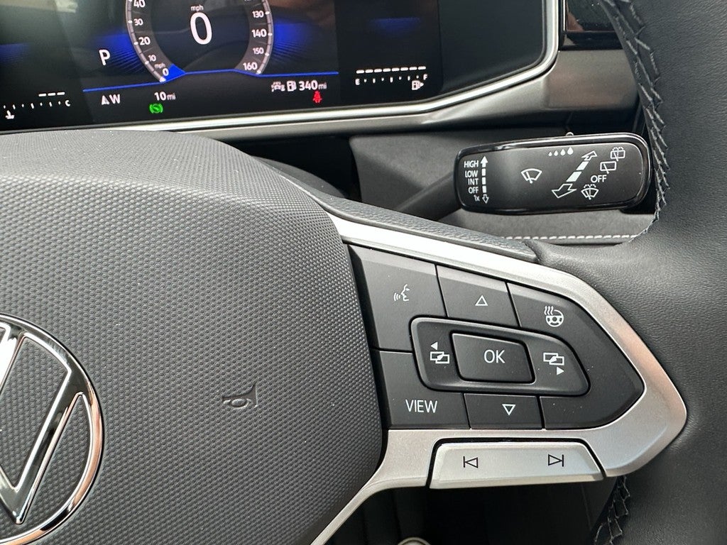 2026 Volkswagen Taos SE Black FWD