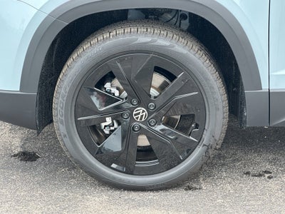 2026 Volkswagen Taos SE Black FWD