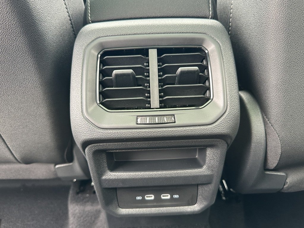 2026 Volkswagen Taos SE Black FWD