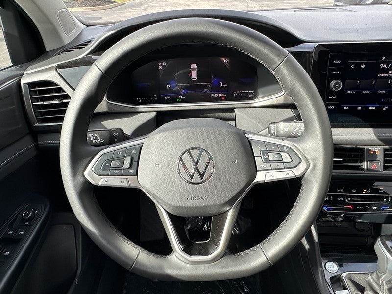 2025 Volkswagen Taos SE Black FWD