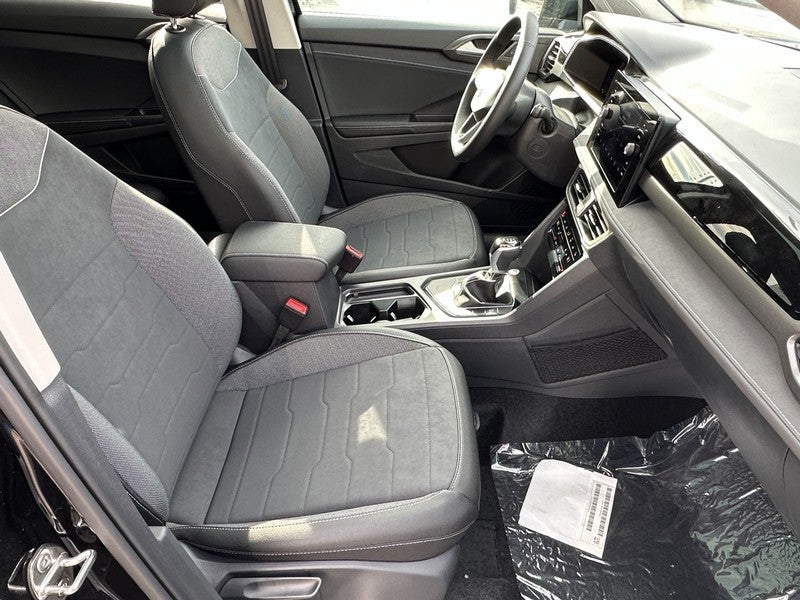 2025 Volkswagen Taos SE Black FWD