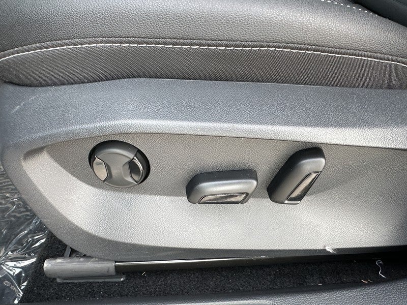 2025 Volkswagen Taos SE Black FWD