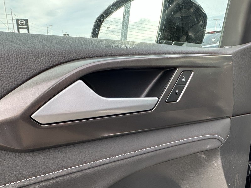 2025 Volkswagen Taos SE Black FWD