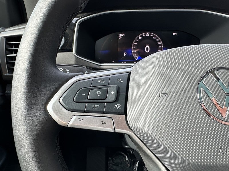 2025 Volkswagen Taos SE Black FWD