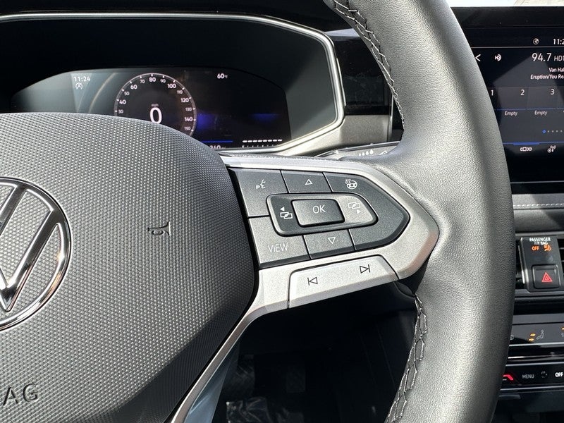 2025 Volkswagen Taos SE Black FWD