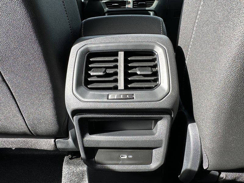 2025 Volkswagen Taos SE Black FWD