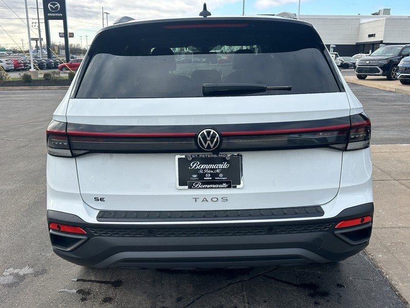 2026 Volkswagen Taos SE Black FWD