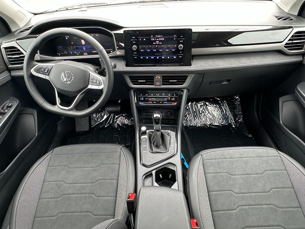 2026 Volkswagen Taos SE Black FWD