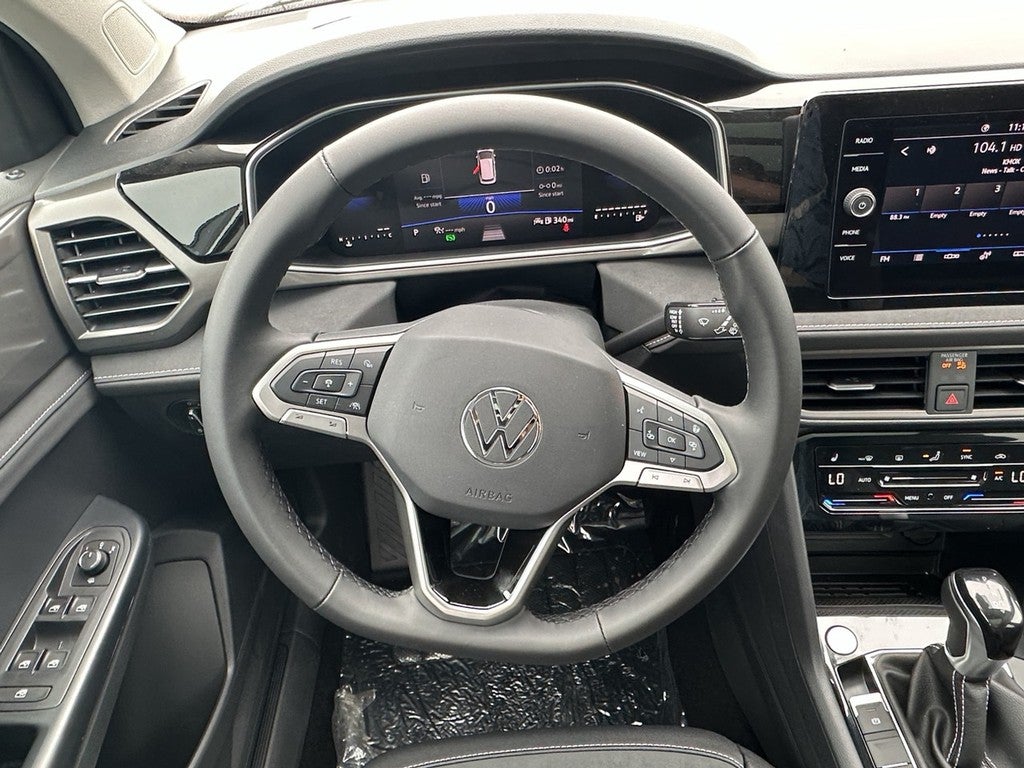 2026 Volkswagen Taos SE Black FWD