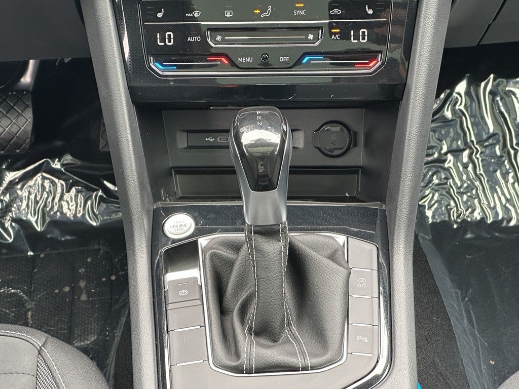 2026 Volkswagen Taos SE Black FWD