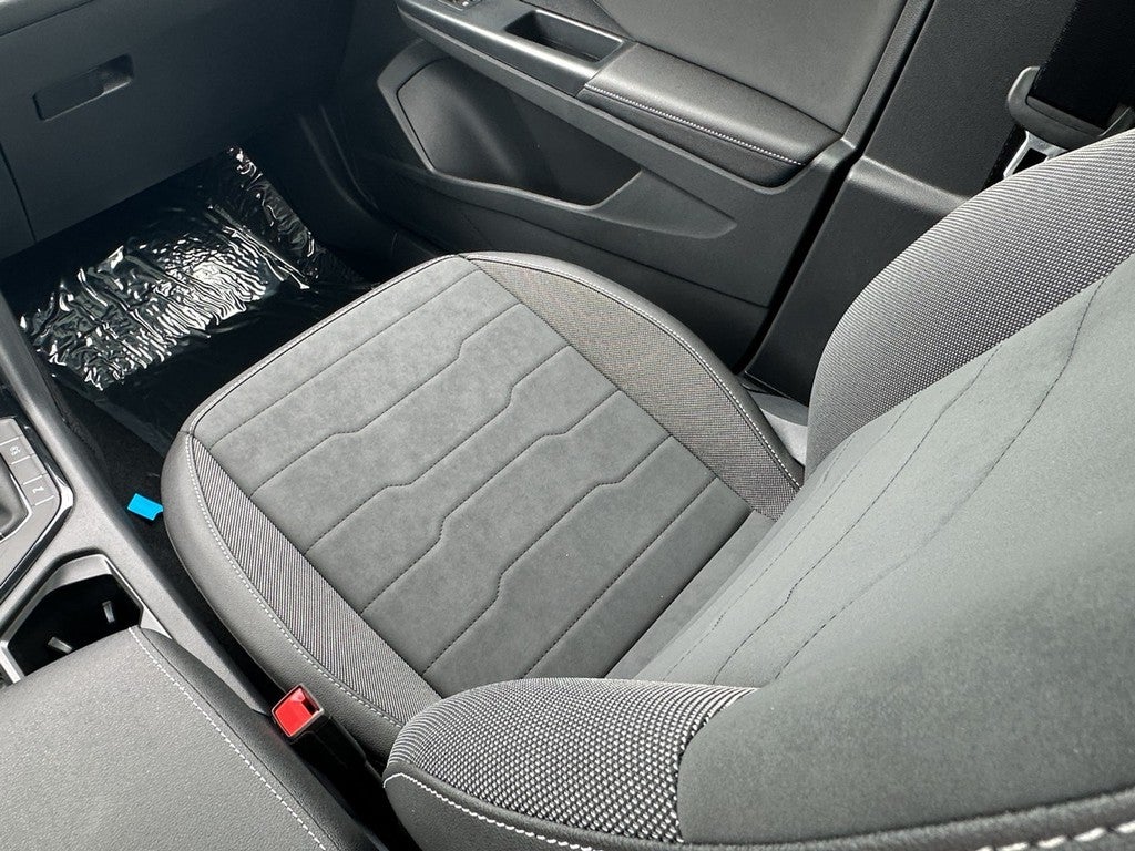 2026 Volkswagen Taos SE Black FWD