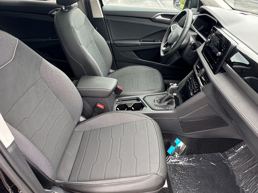 2026 Volkswagen Taos SE Black FWD