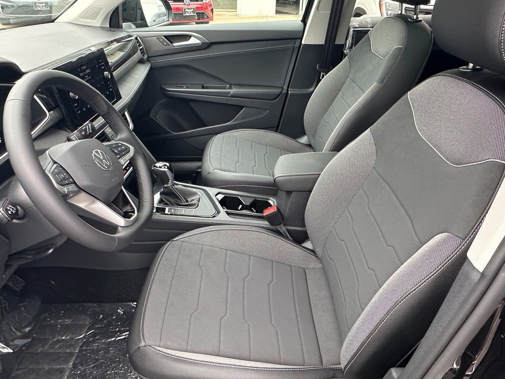 2026 Volkswagen Taos SE Black FWD