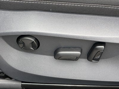 2026 Volkswagen Taos SE Black FWD