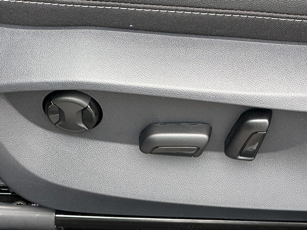 2026 Volkswagen Taos SE Black FWD
