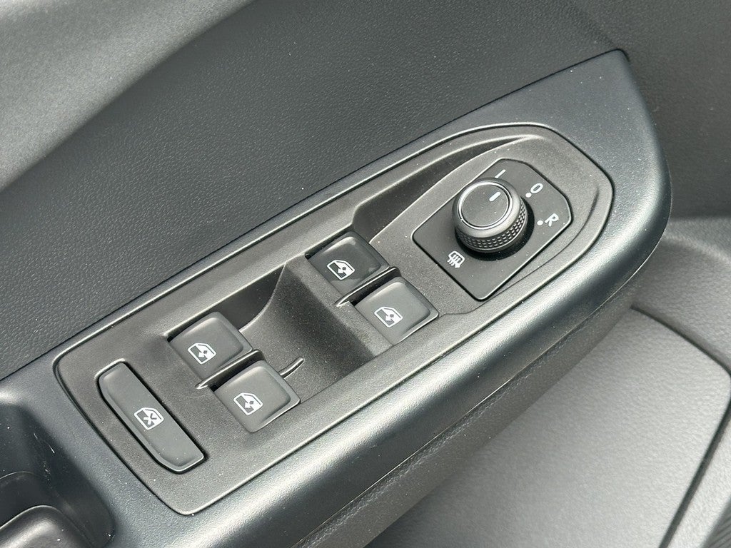 2026 Volkswagen Taos SE Black FWD