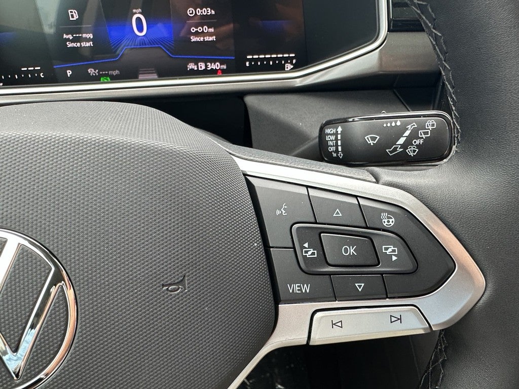 2026 Volkswagen Taos SE Black FWD