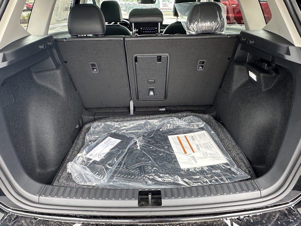 2026 Volkswagen Taos SE Black FWD
