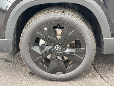 2026 Volkswagen Taos SE Black FWD