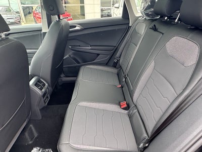 2026 Volkswagen Taos SE Black FWD