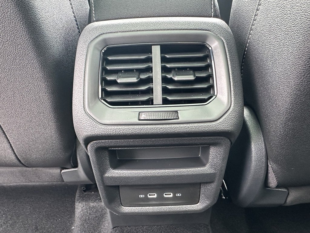 2026 Volkswagen Taos SE Black FWD