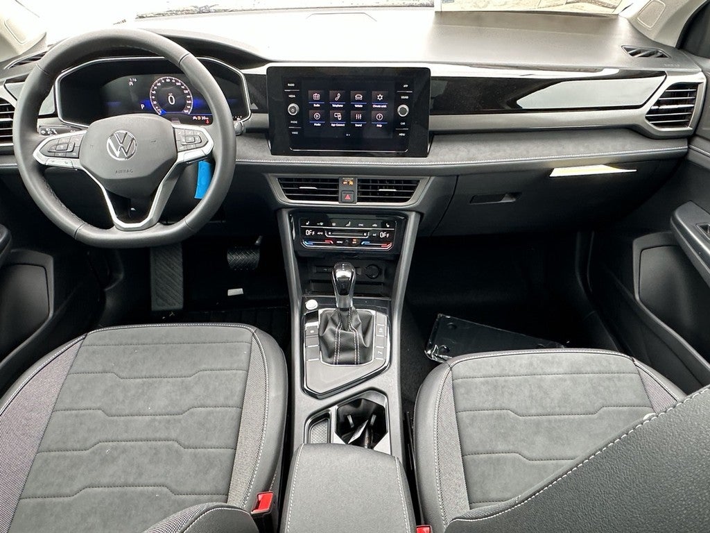 2026 Volkswagen Taos SE Black FWD