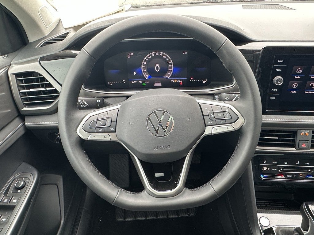 2026 Volkswagen Taos SE Black FWD
