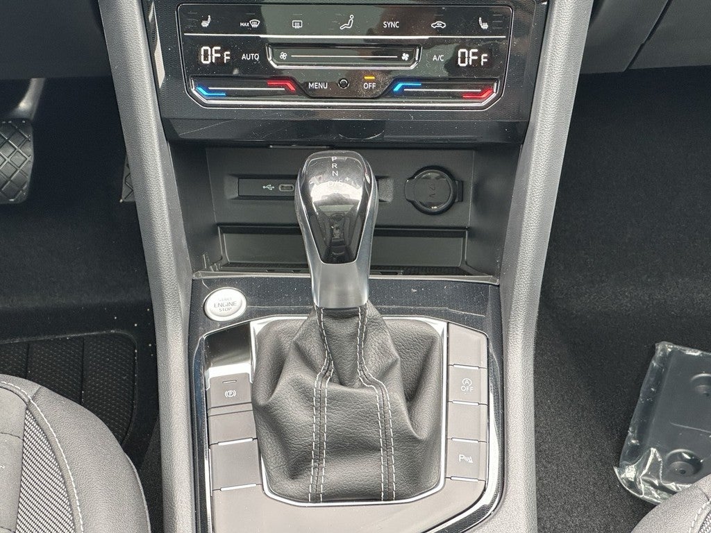 2026 Volkswagen Taos SE Black FWD