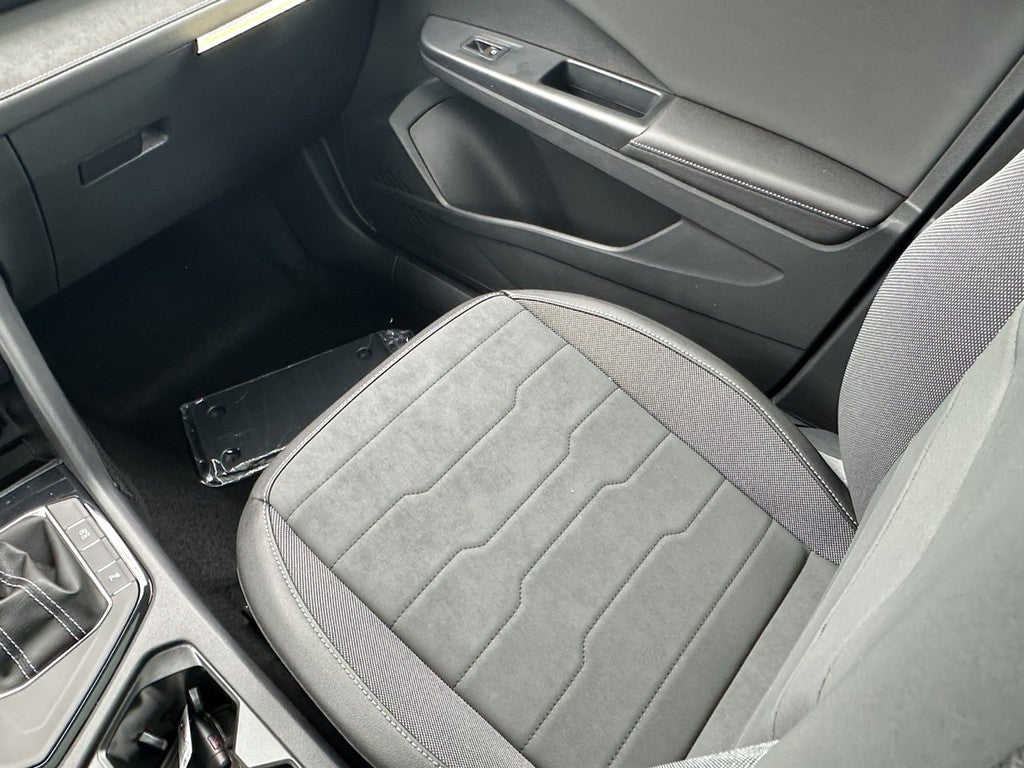 2026 Volkswagen Taos SE Black FWD