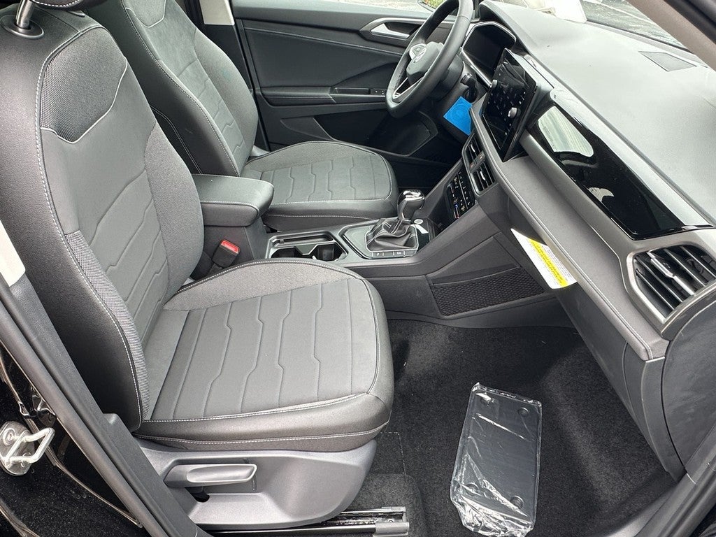 2026 Volkswagen Taos SE Black FWD