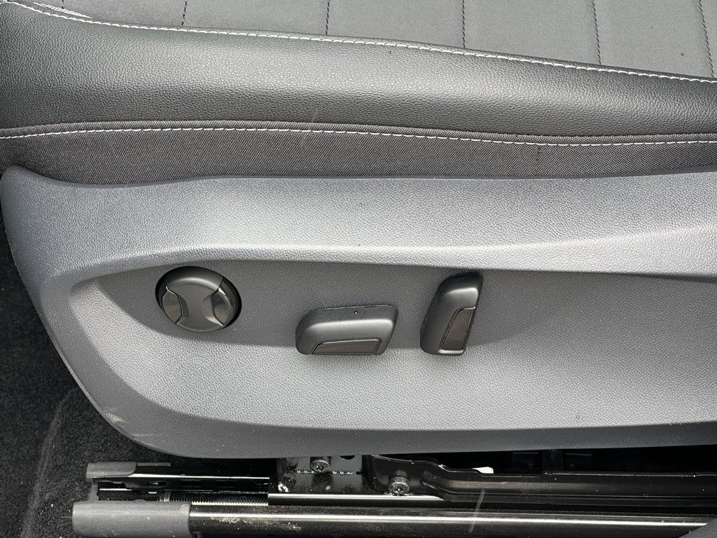 2026 Volkswagen Taos SE Black FWD