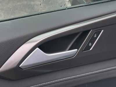 2026 Volkswagen Taos SE Black FWD