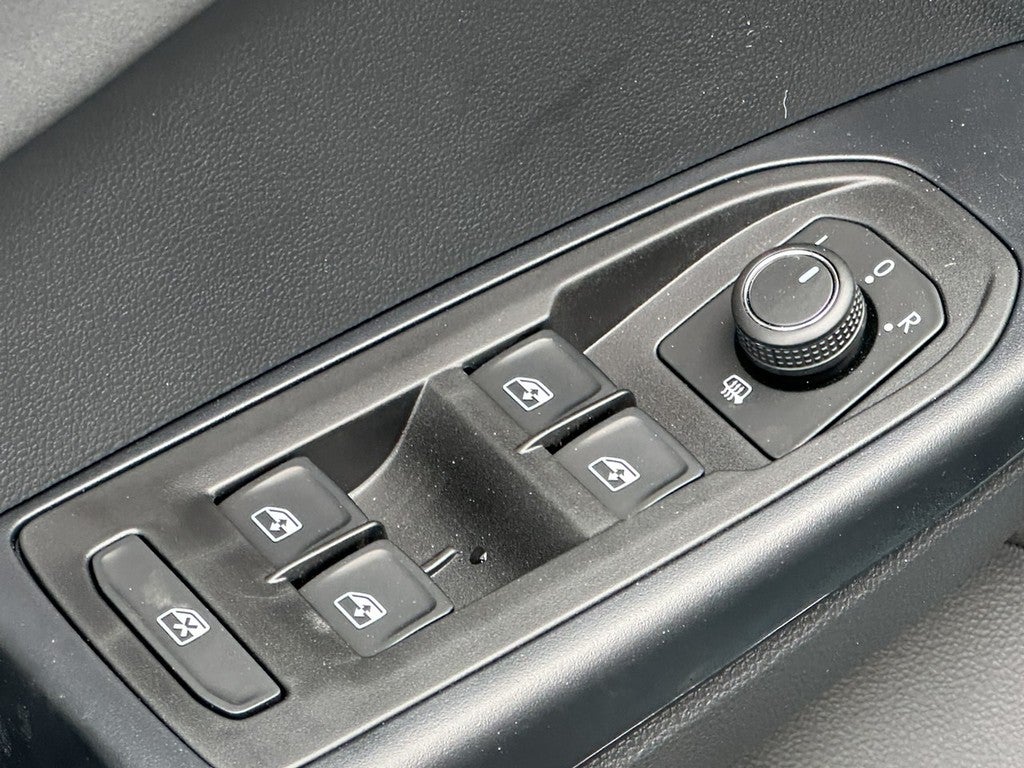 2026 Volkswagen Taos SE Black FWD