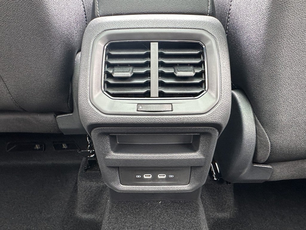 2026 Volkswagen Taos SE Black FWD