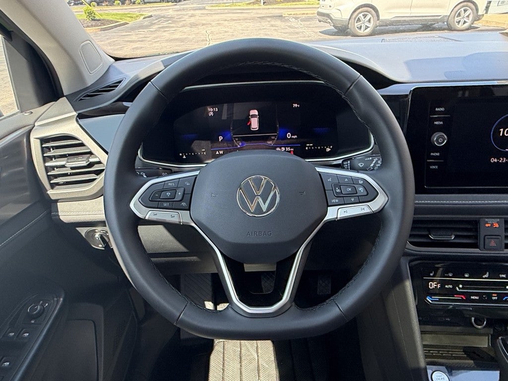 2026 Volkswagen Taos SE Black FWD