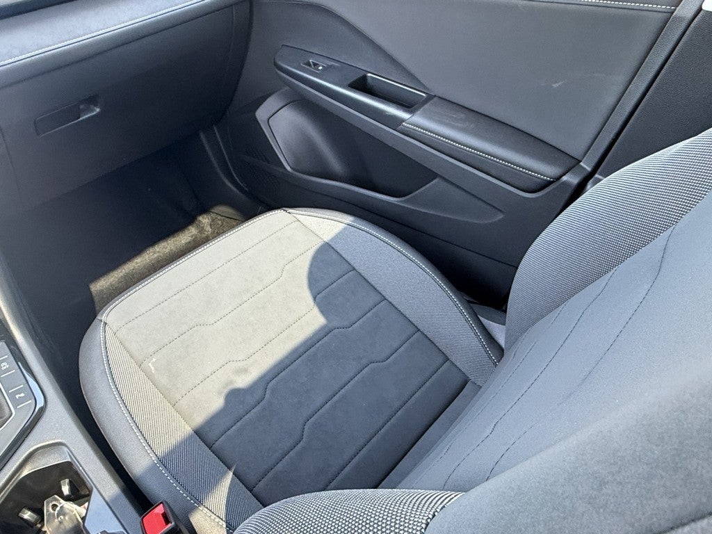 2026 Volkswagen Taos SE Black FWD