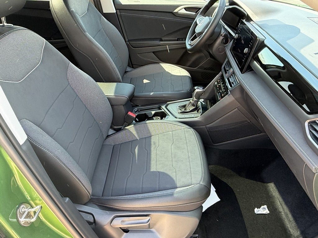 2026 Volkswagen Taos SE Black FWD