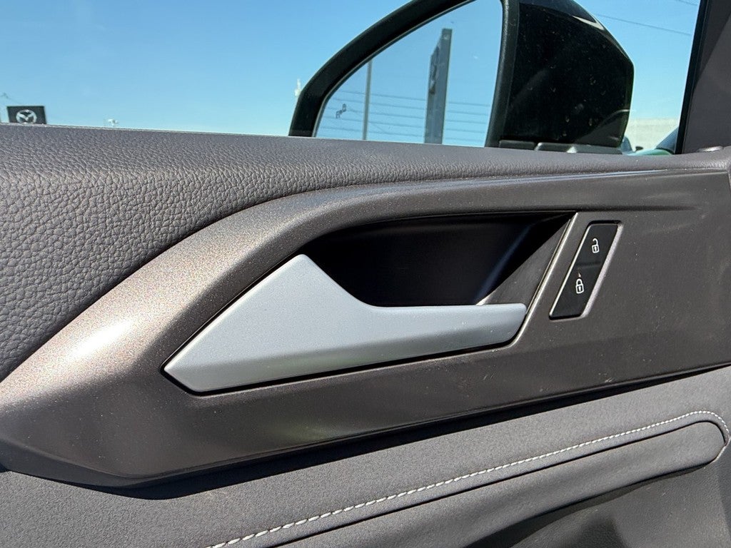 2026 Volkswagen Taos SE Black FWD