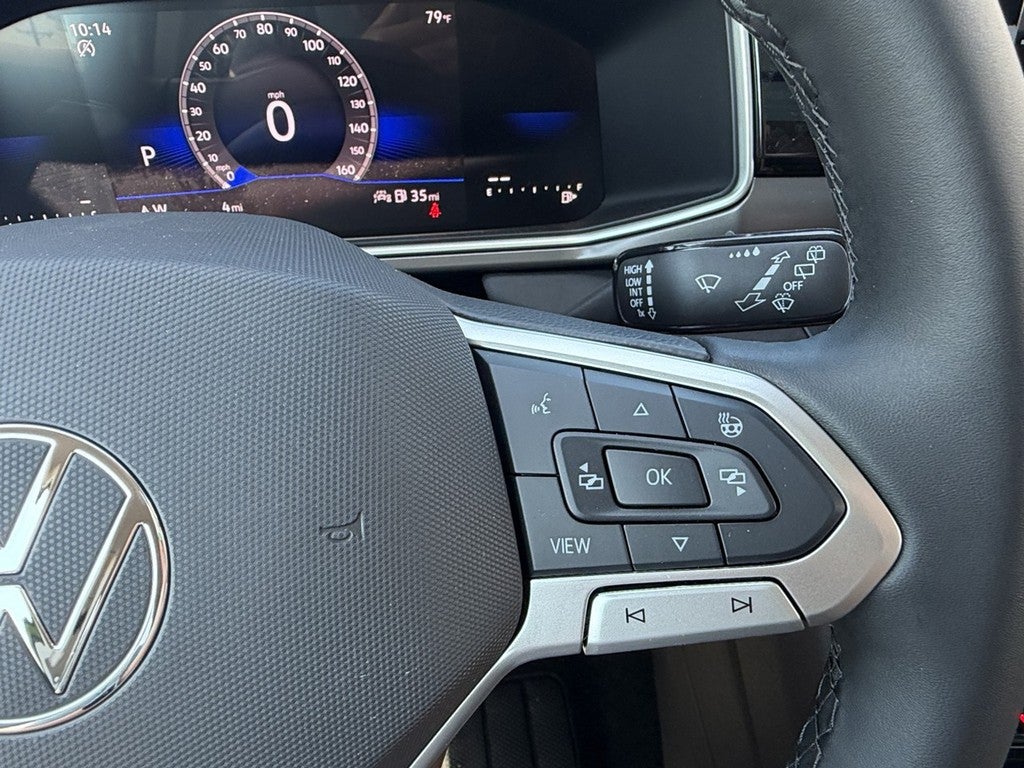 2026 Volkswagen Taos SE Black FWD