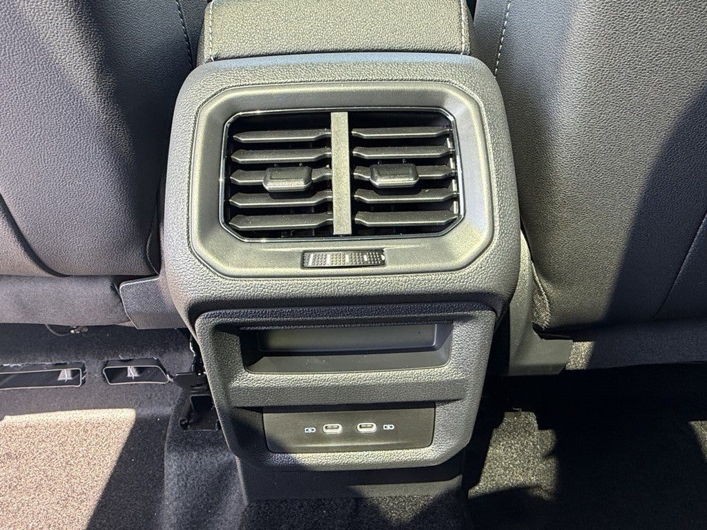 2026 Volkswagen Taos SE Black FWD
